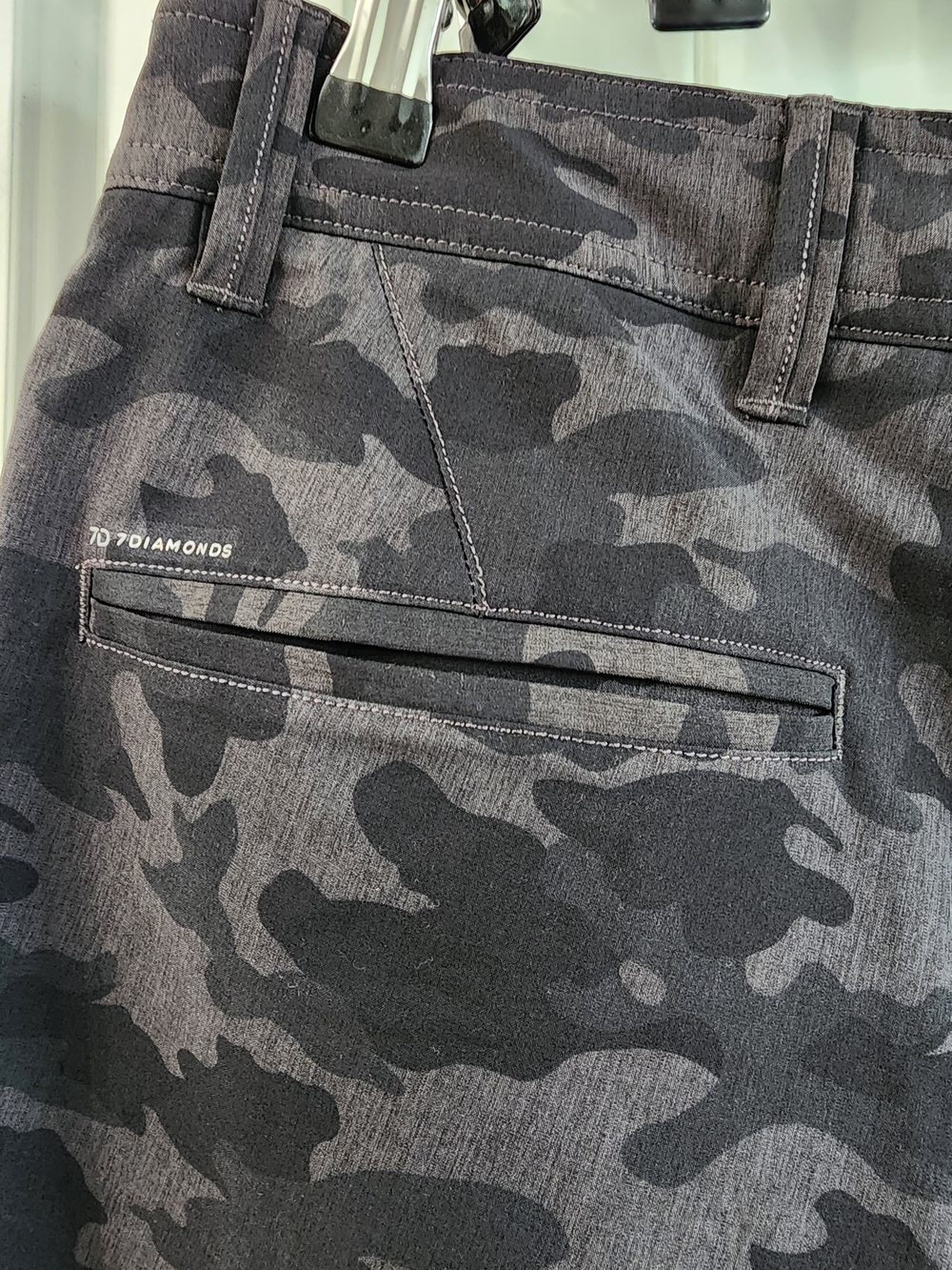 Size 29 7 Diamonds Men's Black/Grey Camo Shorts - Picture 5 of 6